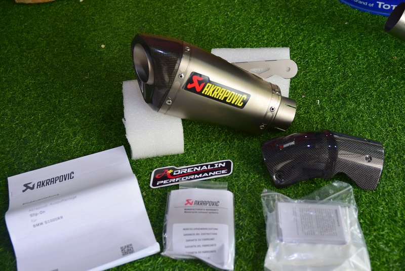 ท่อ Akrapovic Shortyสำหรับ BMW S1000R Naked 2014+ (For Exhibition only)