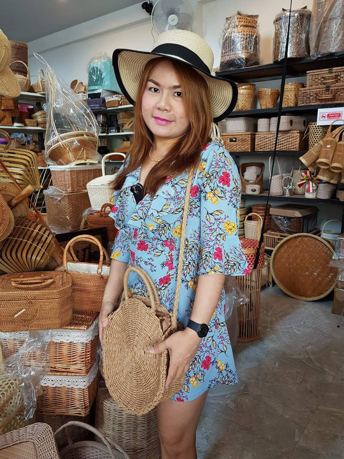 กระเป๋าถัก ทรงกลม สายสะพาย บุผ้าด้านใน