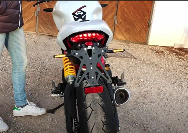 ไฟเลี้ยว Lightech รุ่น Nitro สีดำทรงหยดน้ำ ระบบไฟวิ่ง