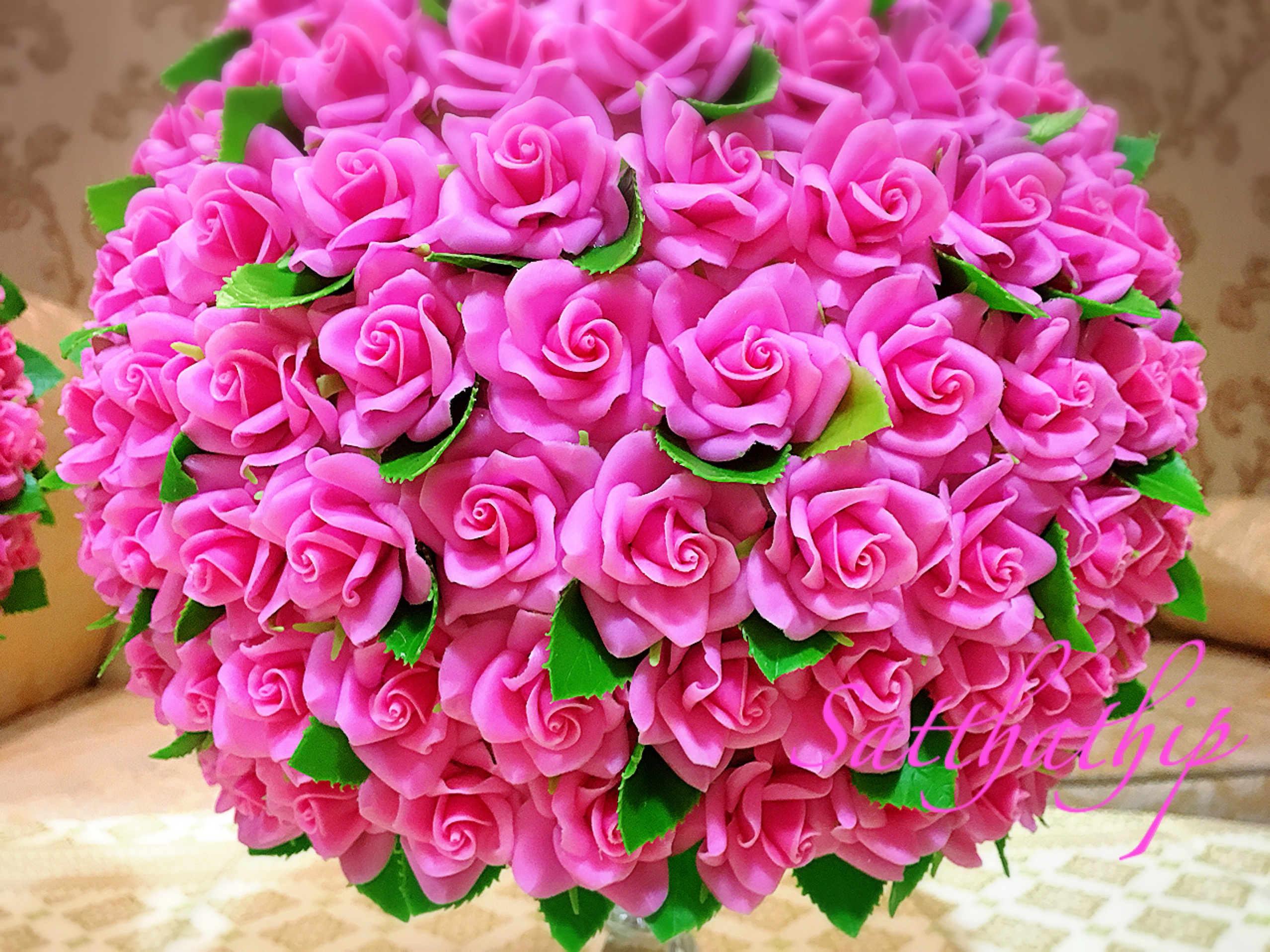 พานพุ่มดอกกุหลาบ ประดิษฐ์จากดิน [11 นิ้ว 12,600 บาท/คู่]