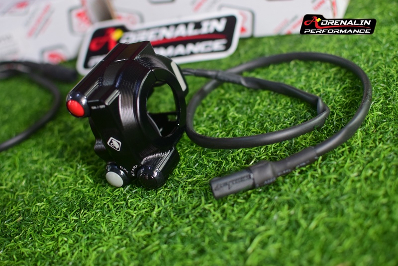 Ducabike ครอบประกับ+ สวิทช์ แผงควบคุม ฝั่งขวา เบรค สำหรับ Panigale V4 ตรงรุ่นไม่ต้องแปลง สำเนา