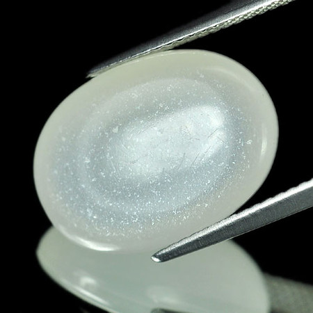 มูนสโตน (Moon Stone) 9.95 กะรัตสีครีมขาวสวย