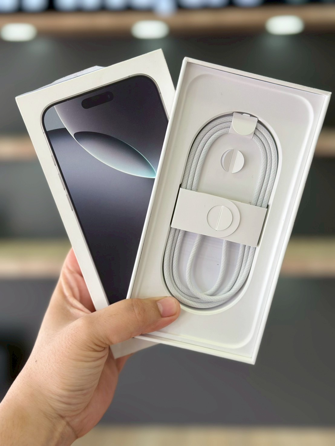 iPhone 16 Pro Max 256GB White Titanium