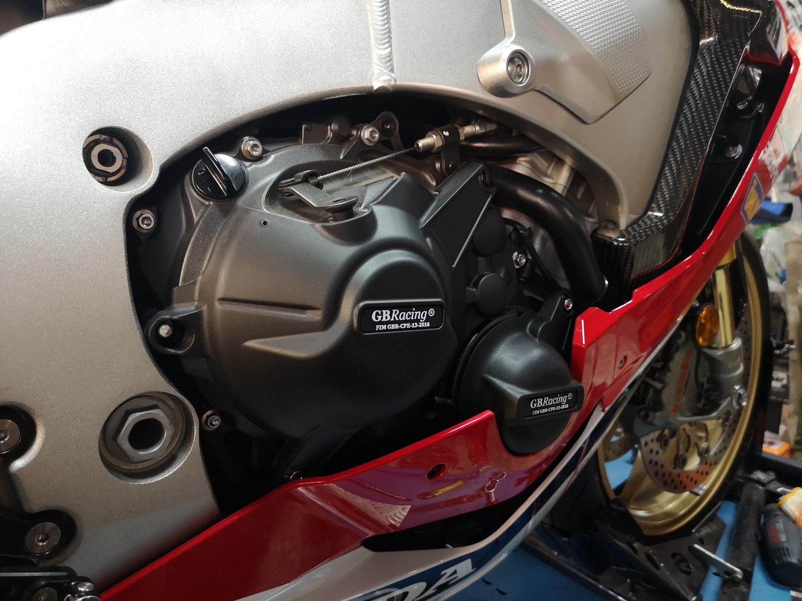 GB RACING - ครอบเครื่อง กันเครื่อง(SET) ซ้าย-ขวา สำหรับ CBR1000 ENGINE COVER SET ปี 2017