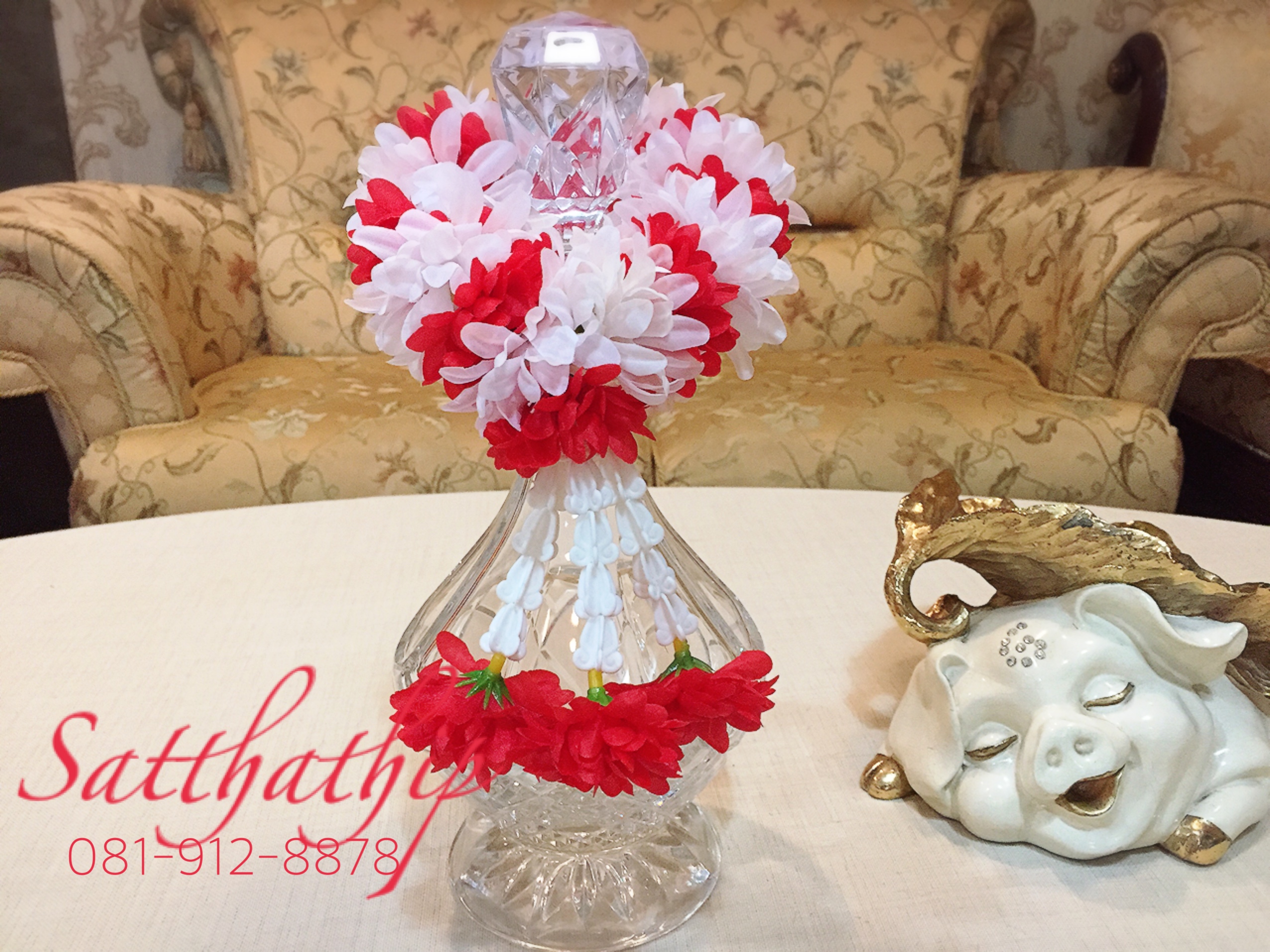 พวงมาลัยผ้า ดอกมัม สีขาว,แดง (สีประจำวันอาทิตย์) - พวงมาลัยผ้า ประจำวันอาทิตย์ - Fabric garland