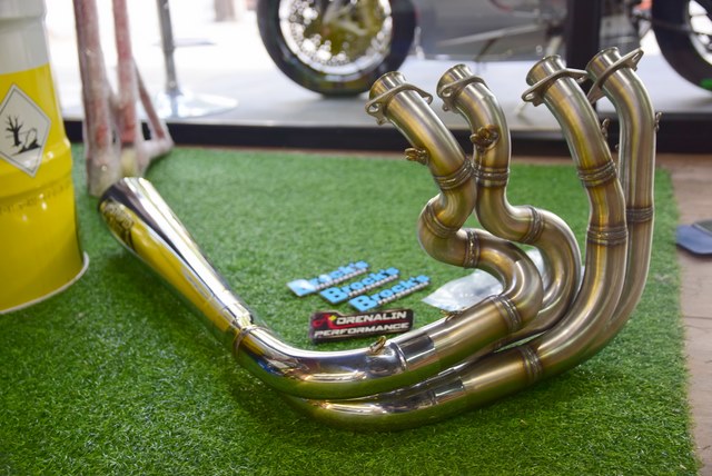 ท่อฟูล Brock\'s รุ่น sidewinder แบบออกข้างสไตล์ Drag bike สำหรับ Haya 08-19 (For Exhibition only)