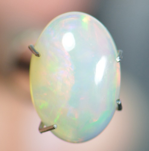 โอปอหลากสี (Multi Opal) 2.10 กะรัต