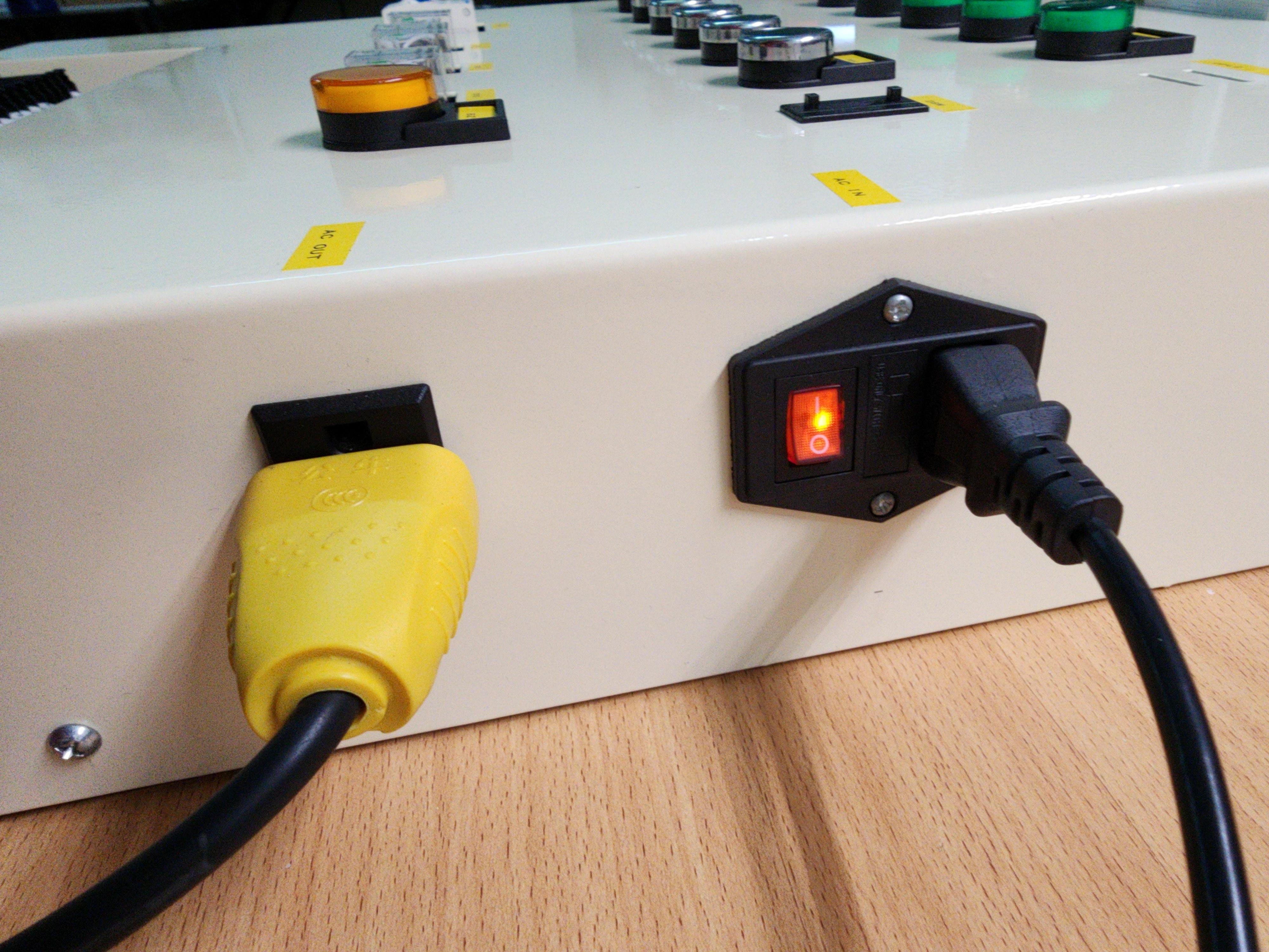 ชุดฝึกอบรม PLC พร้อม ชุด Conveyor สำหรับการจำลองการทำงานเครื่องจักร