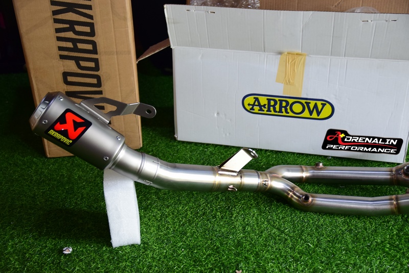 Akrapovic GP (Titanium) Slip-On สำหรับ S1000RR 2020+ (For Exhibition only) (For Exhibition only)