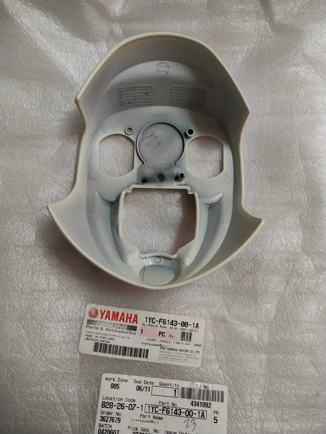 ฝาครอบแฮนด์สีขาว FINO FI อะไหล่แท้ YAMAHA 1YC-F6143-00-1A