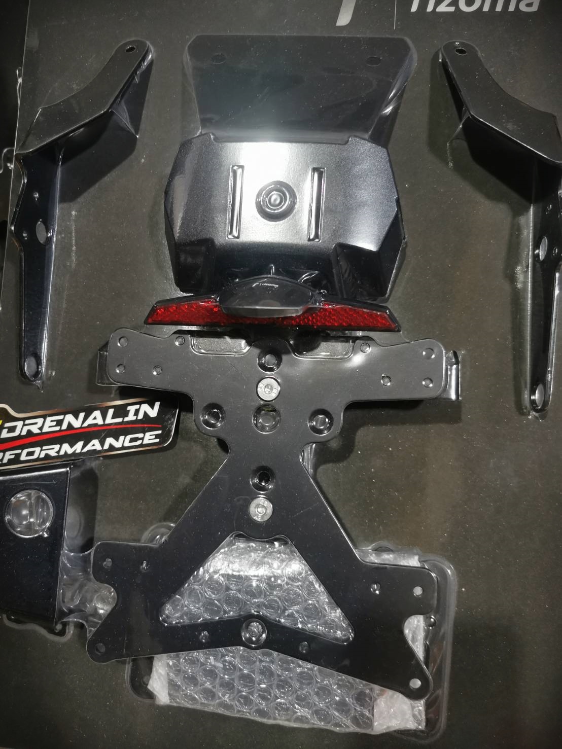 ชุดท้ายสั้น Rizoma สำหรับ Forza 750 2025+ ยึดป้ายทะเบียน