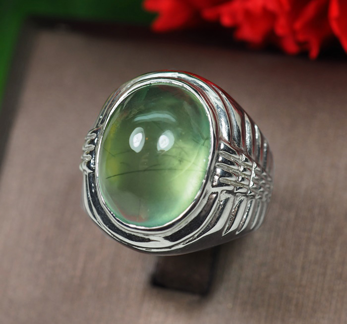 แหวนพลอยพรีไนท์มีไหมดำสวยมาก