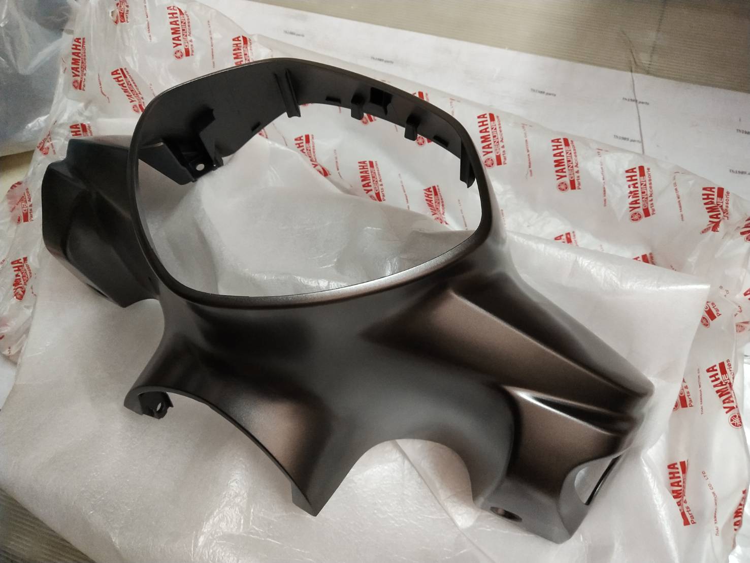 ฝาครอบแฮนด์หน้าสีเทา GRAND FILANO ปี 2017 อะไหล่แท้ YAMAHA 2BL-F6143-00-PF