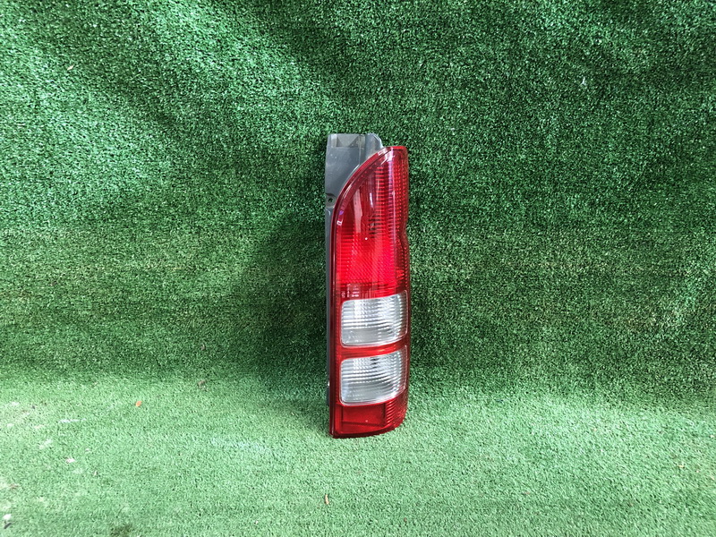 ไฟท้าย R Toyota Commuter 2008-2012