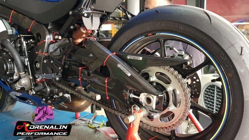 Carbon2Race บังโซ่คาร์บอน สำหรับ GSXR 1000 2017+
