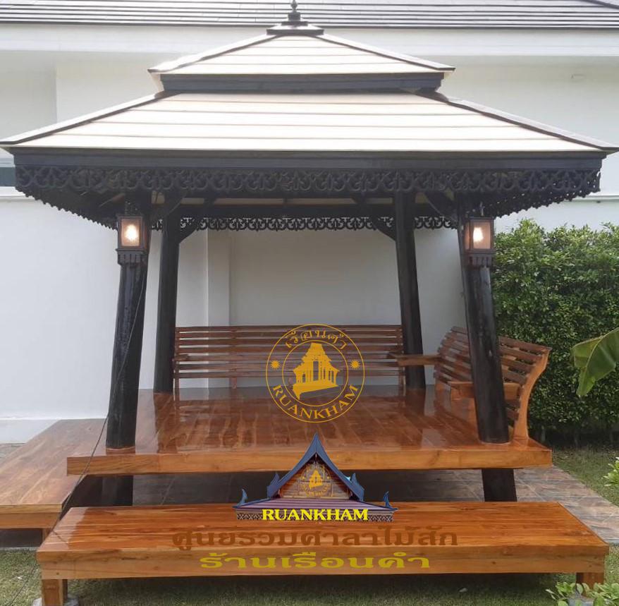 ( รหัส D1/2 รบ2 ) ศาลา ไม้สัก แหย่งเสากลมเอียง ซุ้มสีโอ๊ค พื้นรวมพนักพิง 2 ด้านสีเงา หลังคาสีน้ำตาล ขนาด 250x250x300 เมตร เพิ่มม้าระเบียงเรียบ 60 ซม 2 ตัว