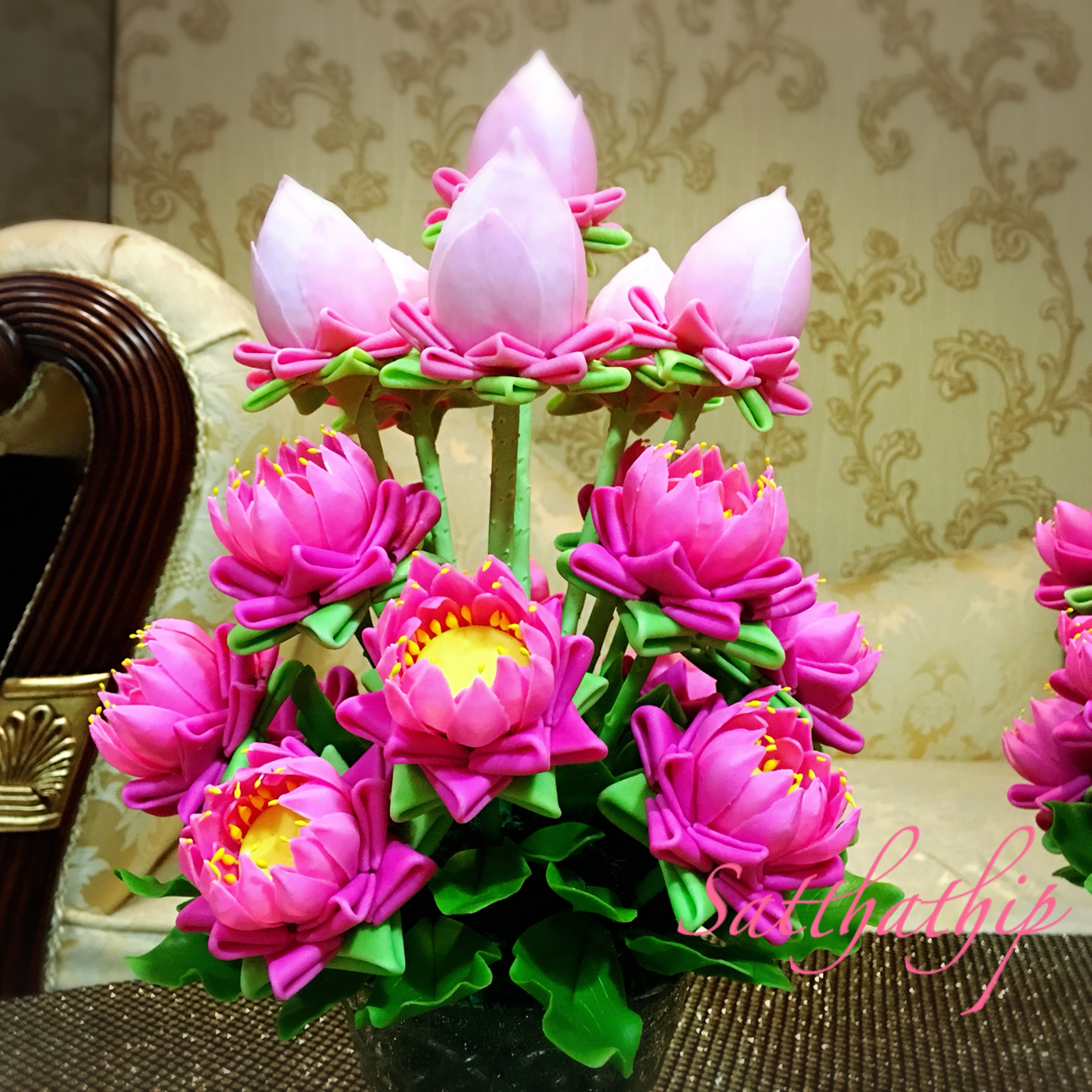 พานดอกบัว - ดอกบัวประดิษฐ์ - แจกันดอกบัวพับ (ข้างละ 18 ดอก) ประดิษฐ์จากดิน - Lotus Flower