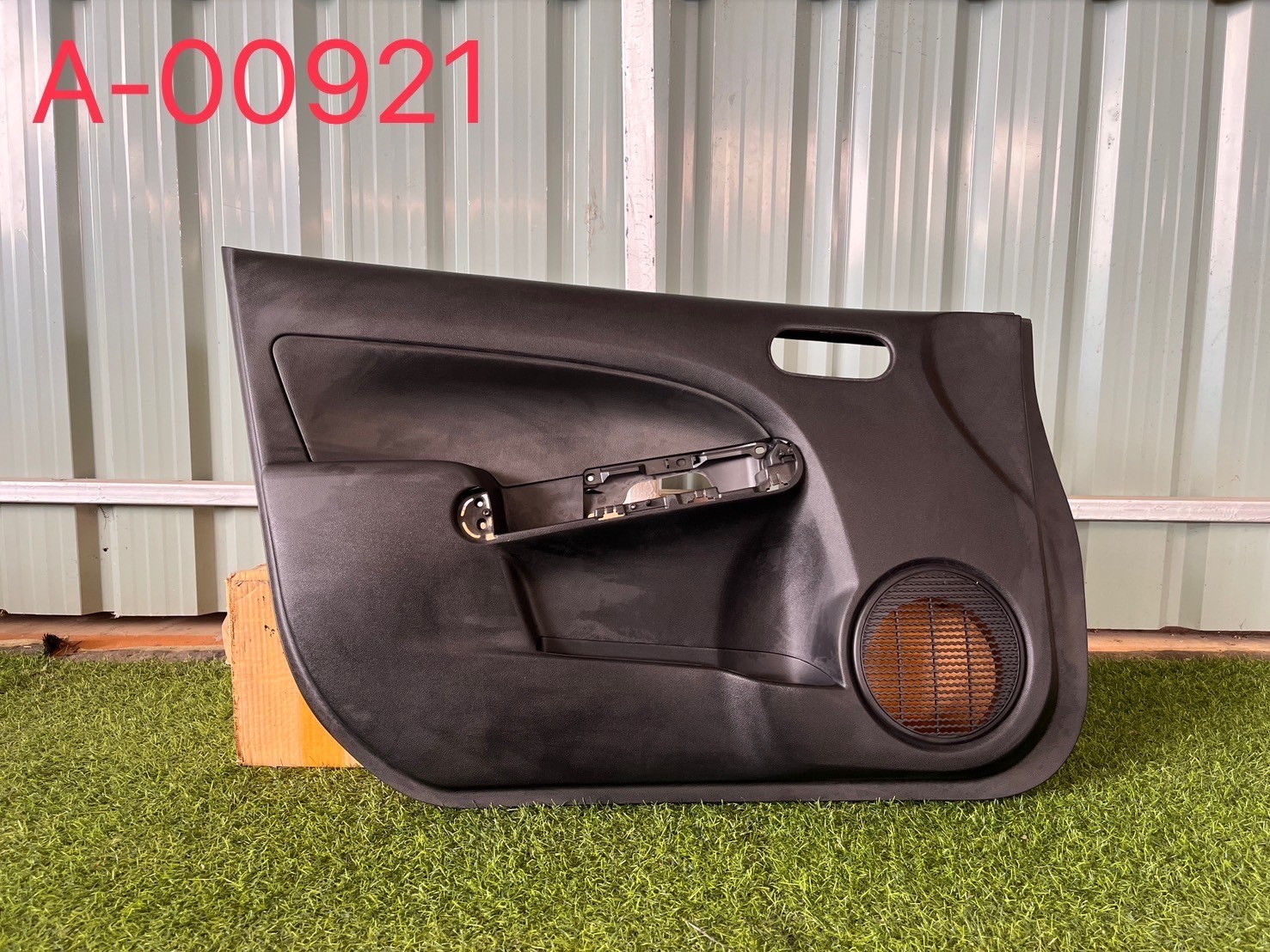 แผงประตูหน้า L Mazda2 2009-12 ใหม่แท้