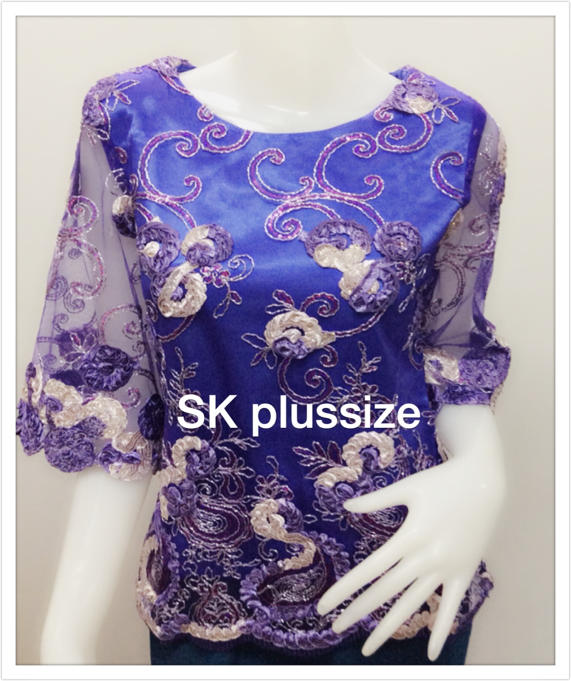เสื้อลูกไม้บุหงา คอปาด แขน 3 ส่วน สีม่วง รอบอก 36 นิ้ว