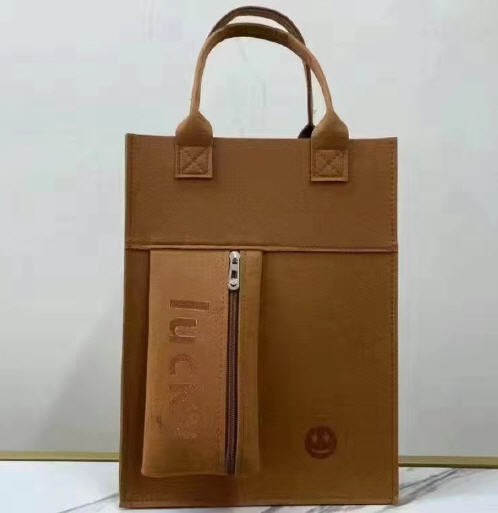 กระเป๋าสะพายผ้าสักหลาด,กระเป๋าผ้าสักหลาด,ขนาด33*26*9cm