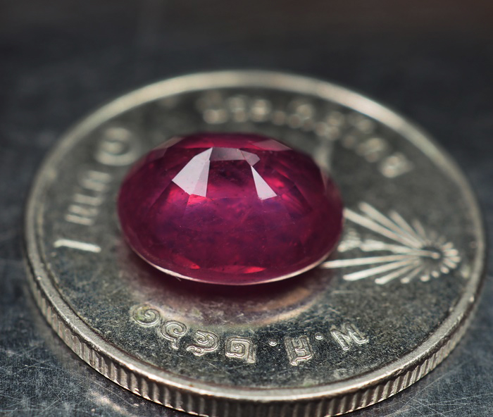 พลอยทับทิม (Ruby) 3.40 กะรัตสีแดงม่วง