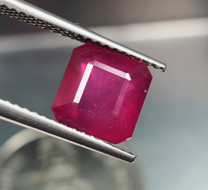 พลอยทับทิม (Ruby) 4.02 กะรัตสีชมพู