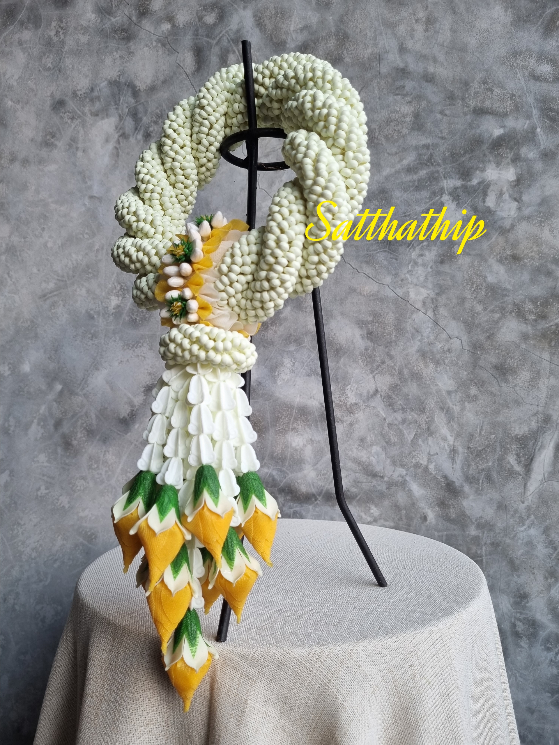 พวงมาลัยดอกรัก - พวงมาลัยดอกรักเกลียว - พวงมาลัยดอกรักเกลียวประดิษฐ์