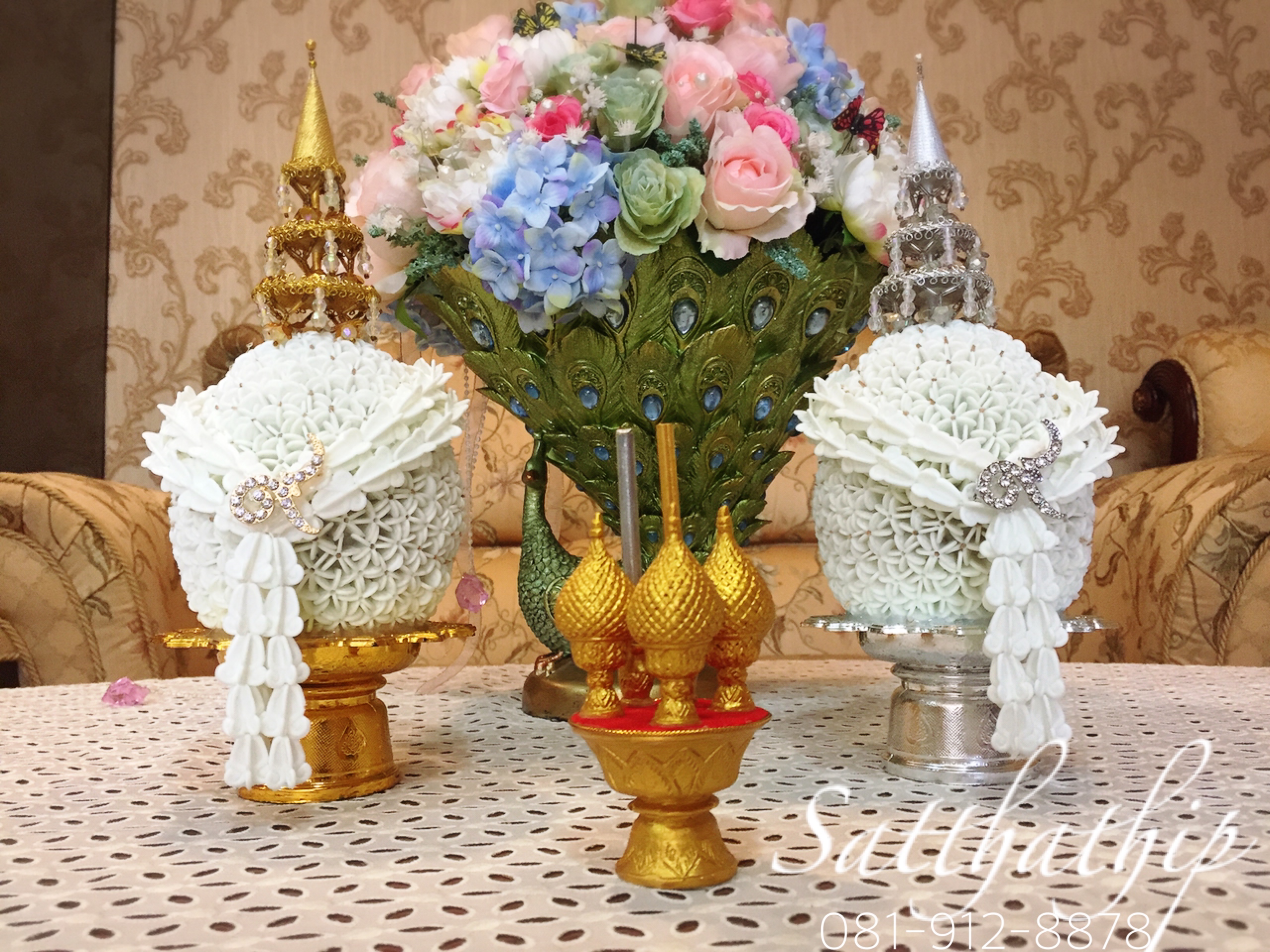 พานพุ่ม - พานพุ่มสักการะ - พานพุ่มดอกรัก - พานพุ่มดอกรักประดิษฐ์ (พลาสติก) - พานพุ่มสีขาว - Panpum