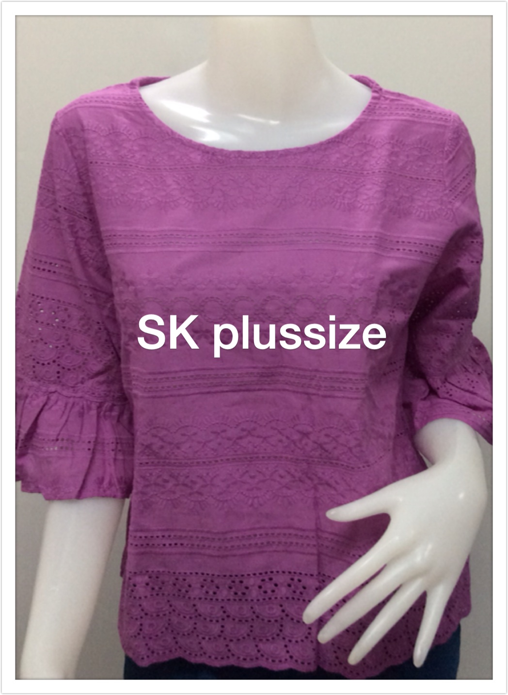 เสื้อคอตตอนฉลุ สีม่วง คอปาด แขนต่อระบาย รอบอก 44 นิ้ว