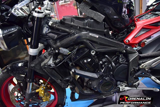 Carbon2Race คาร์บอนครอบเฟรม สำหรับ street triple 675 โปร ลดแรง