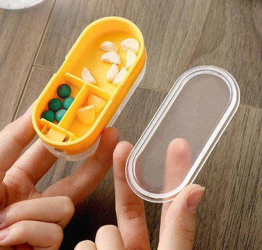 กล่องใส่ยาพร้อมที่ตัดยา,กล่องตัดยา,ที่ตัดเม็ดยา,ที่ตัดยา,มีดหั่นยา