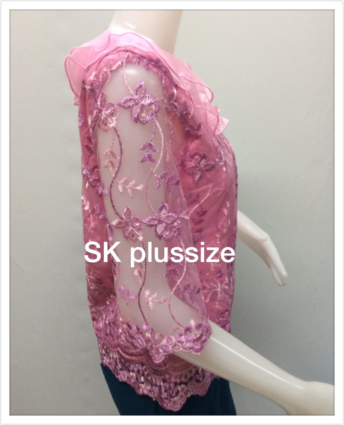 เสื้อลูกไม้บุหงา ปกผ้าแก้วซ้อน สีชมพู รอบอก 36 นิ้ว