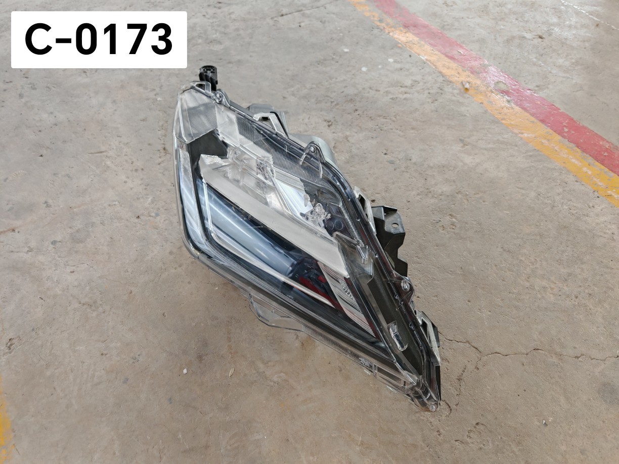 ไฟหน้า R Toyota Yaris 2019