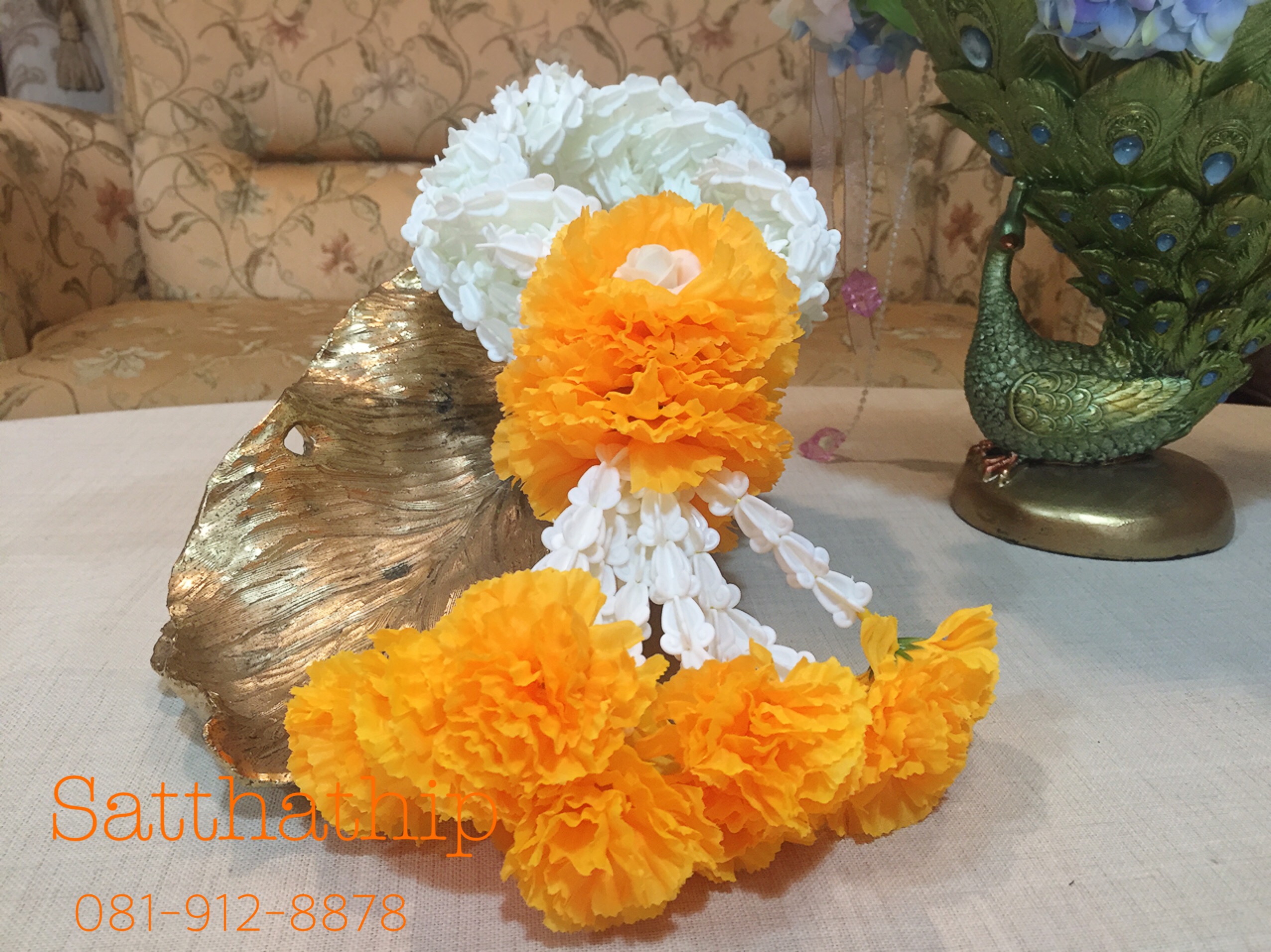 พวงมาลัยดอกรักพลาสติก