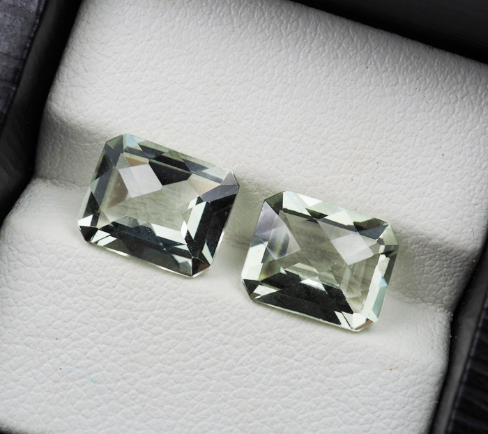 พลอยอะเมทิสต์ 5.55 กะรัต 2 ชิ้น 10x8 มม.