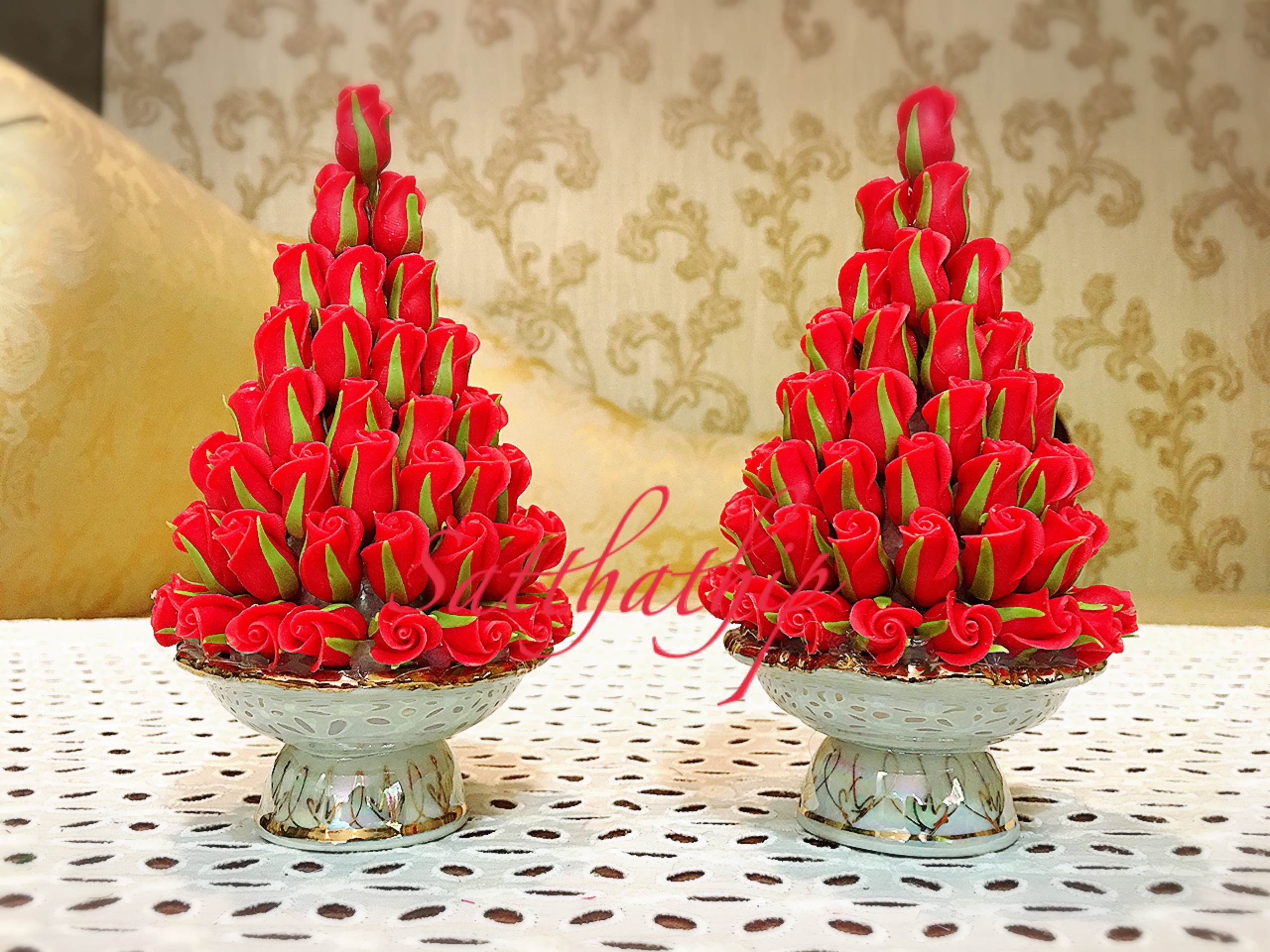 พานพุ่มดอกกุหลาบ ประดิษฐ์จากดิน [3.5 นิ้ว 1,100 บาท/คู่]