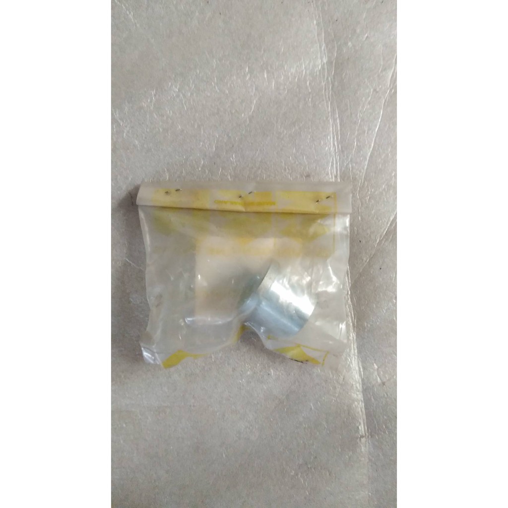 บูชแกนล้อหน้า ข้างขวา สำหรับรุ่น Smash Revo FK110-E อะไหล่แท้ SUZUKI 64741-07H00-000