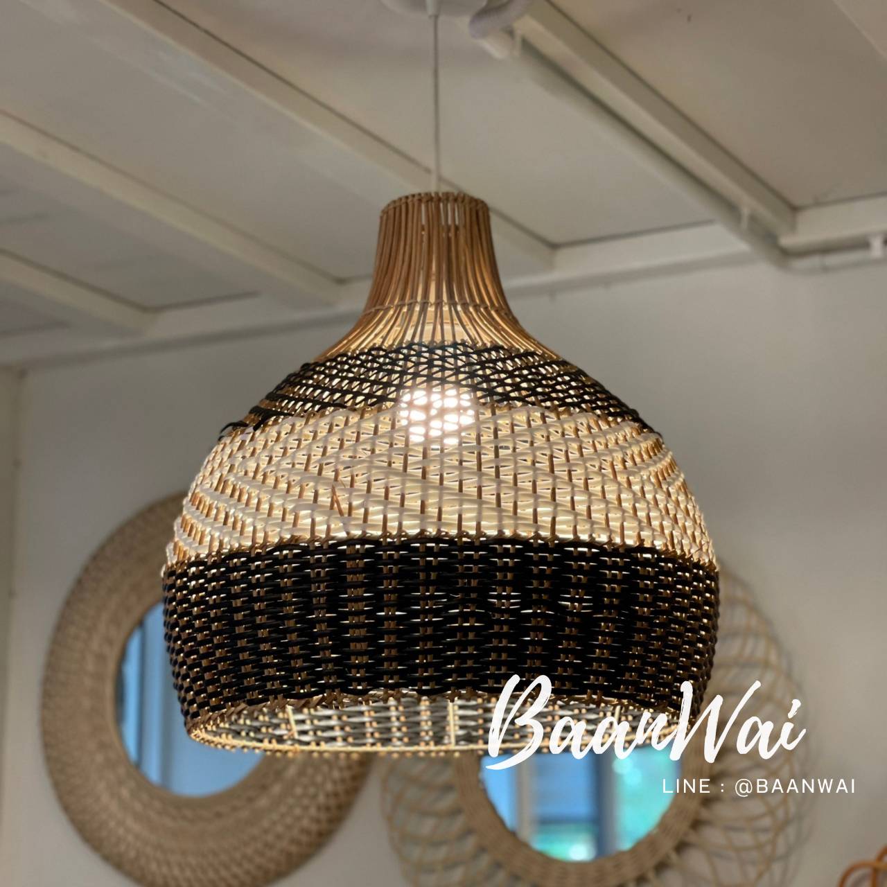 โคมไฟหวาย ทรงน้ำเต้า สานตกแต่งหวายเทียม สีทูโทน ขนาด 40 * 45 cm
