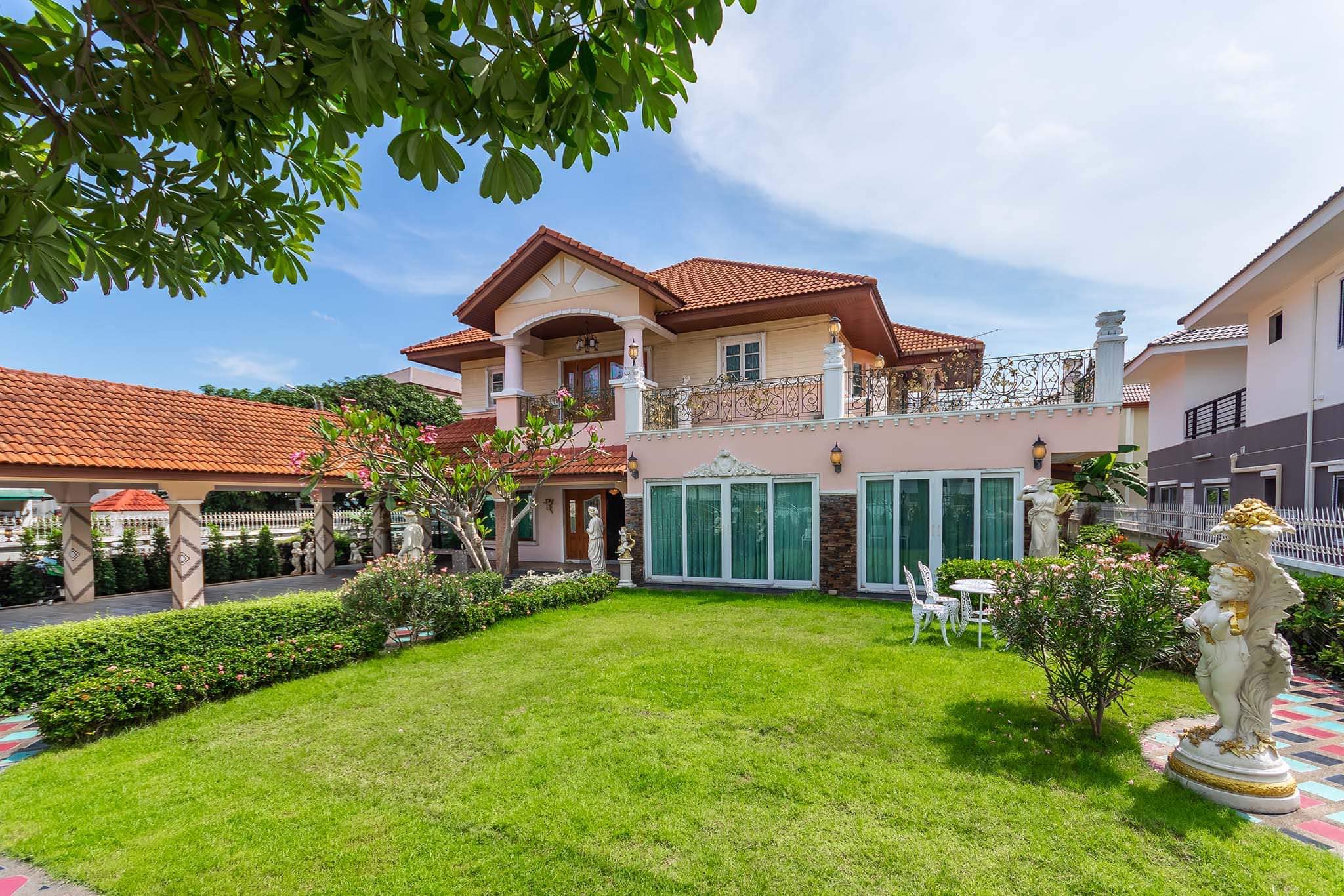 Luxury House Selling / Rent