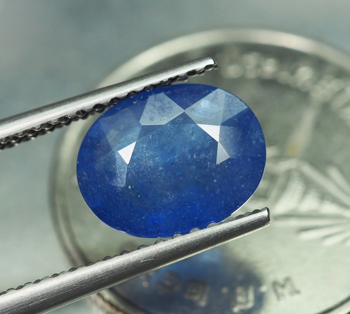 พลอยไพลิน (Blue Sapphire) 2.10 กะรัต