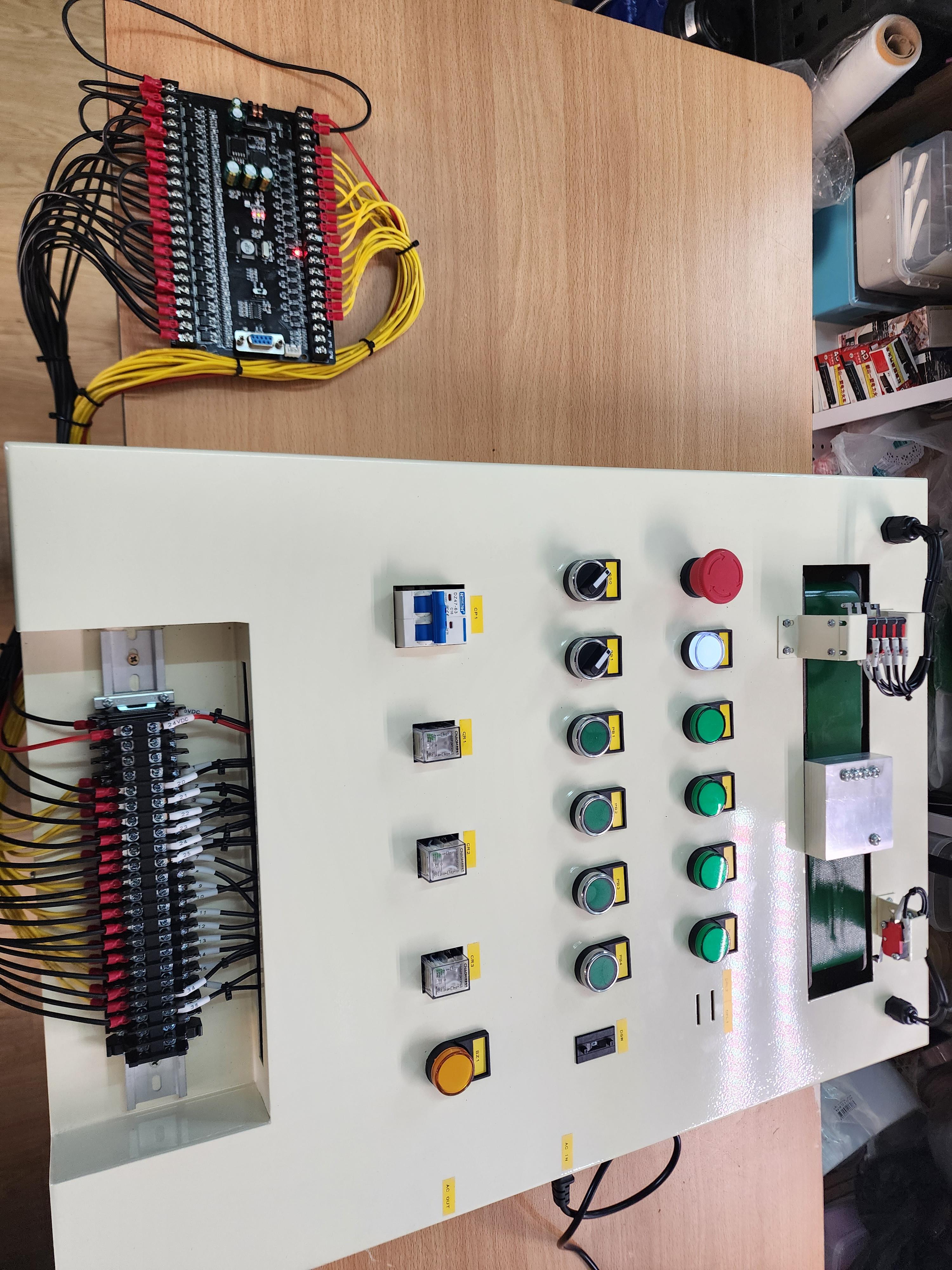 ชุดฝึกอบรม PLC พร้อม ชุด Conveyor สำหรับการจำลองการทำงานเครื่องจักร