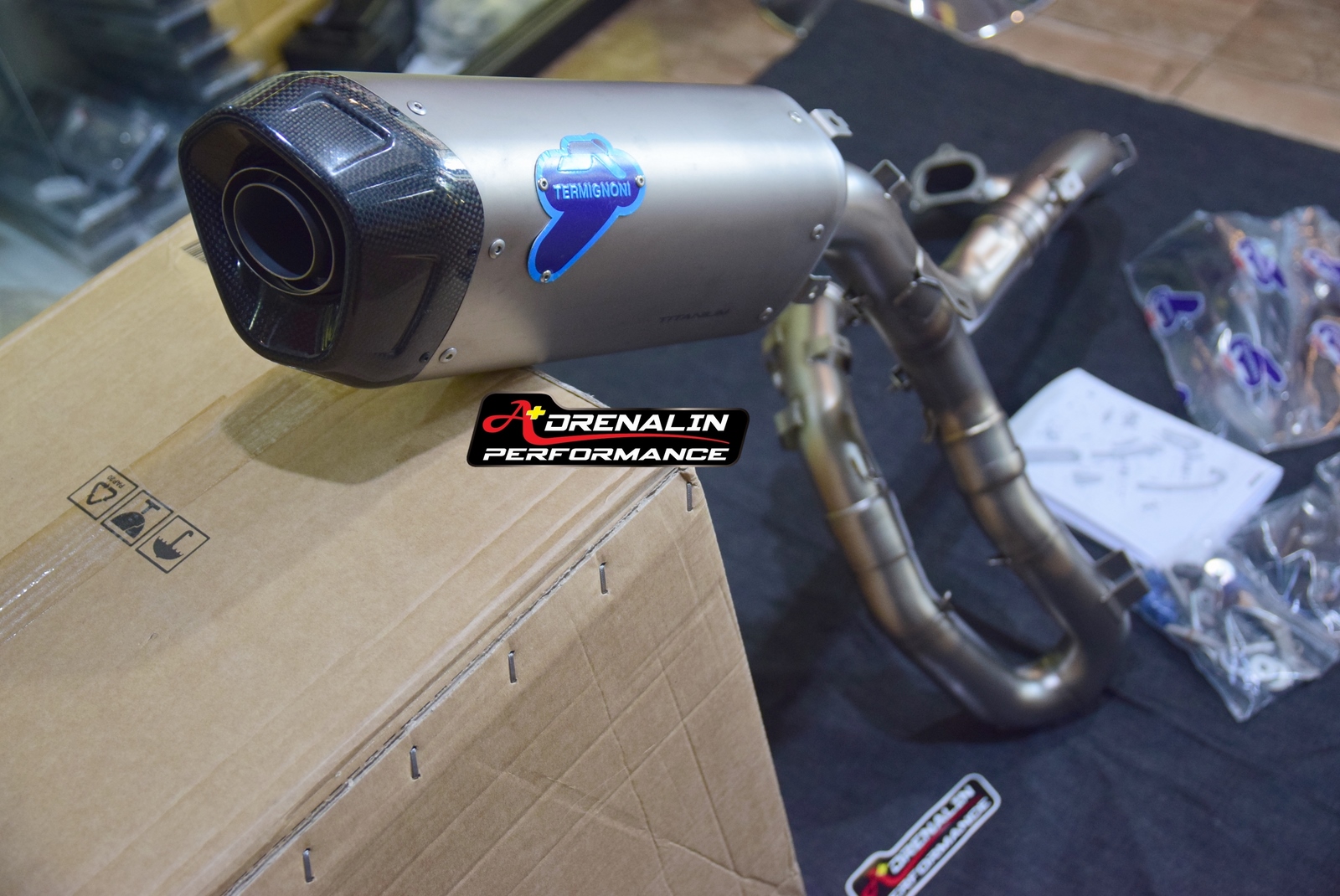 ท่อ termignoni full system ออกข้างเดียว สำหรับ hyper 950 (For Exhibition only)