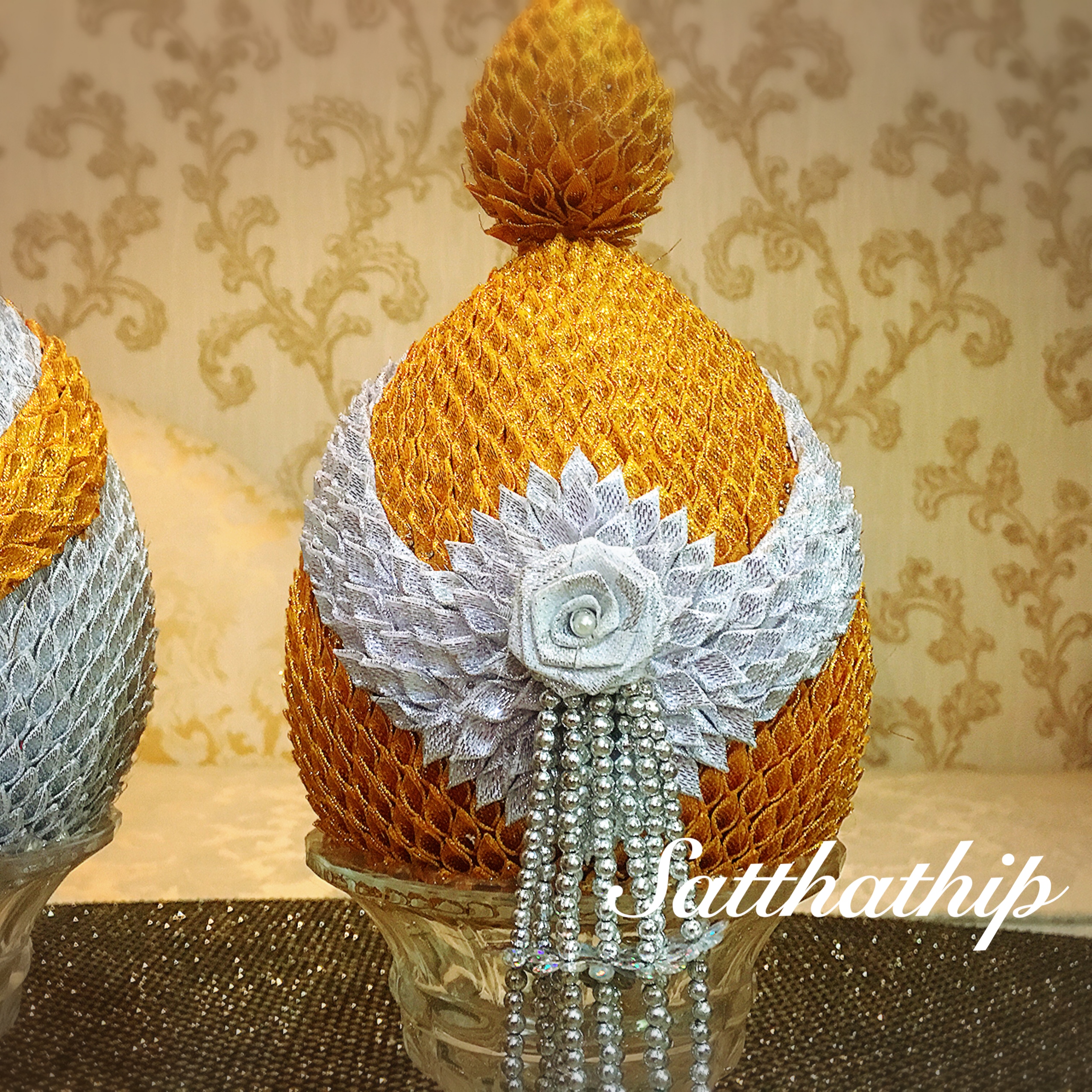 พานพุ่ม - พานพุ่มเงินทอง ประดับเกล็ดผ้า - พานพุ่มผ้าตาด - Phan bush