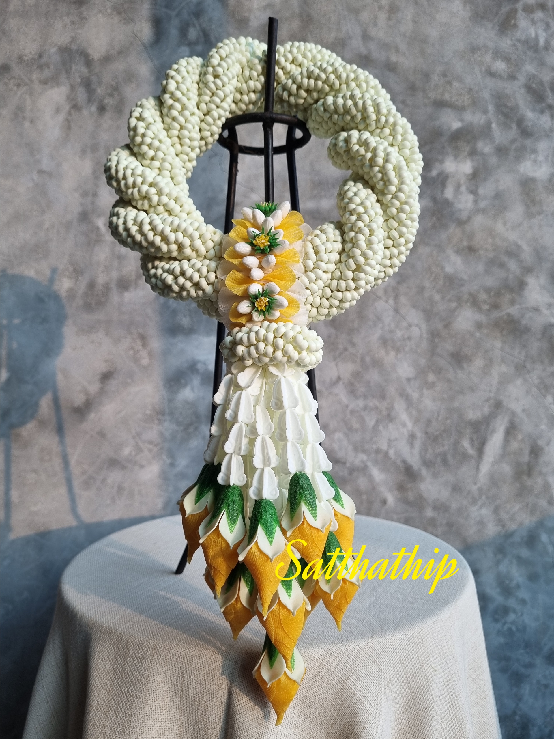 พวงมาลัยดอกรัก - พวงมาลัยดอกรักเกลียว - พวงมาลัยดอกรักเกลียวประดิษฐ์