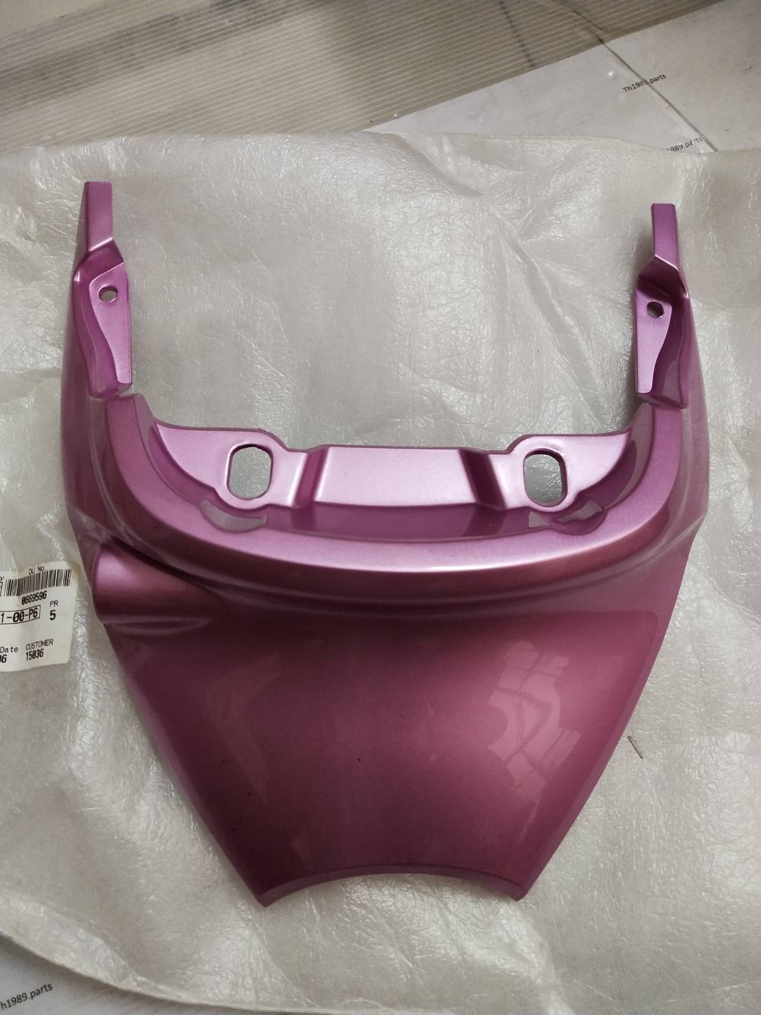 ฝาครอบท้ายเบาะสีชมพู สำหรับรุ่น FINO อะไหล่แท้ YAMAHA 4D0-F1731-00-P6