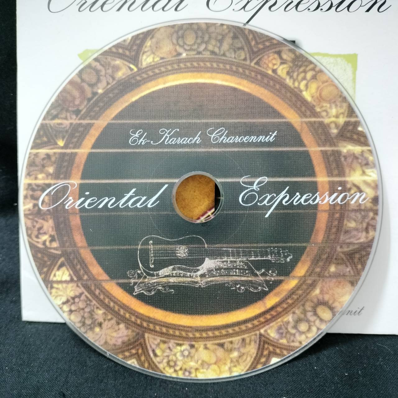 เอกราช เจริญนิตย์ - Oriental Expression / กล่องกระดาษยับเล็กน้อย / แผ่นเป็นรอย