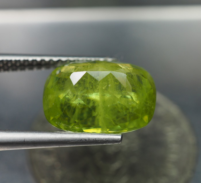 พลอยแท้สฟีน (Sphene) 4.52 กะรัต
