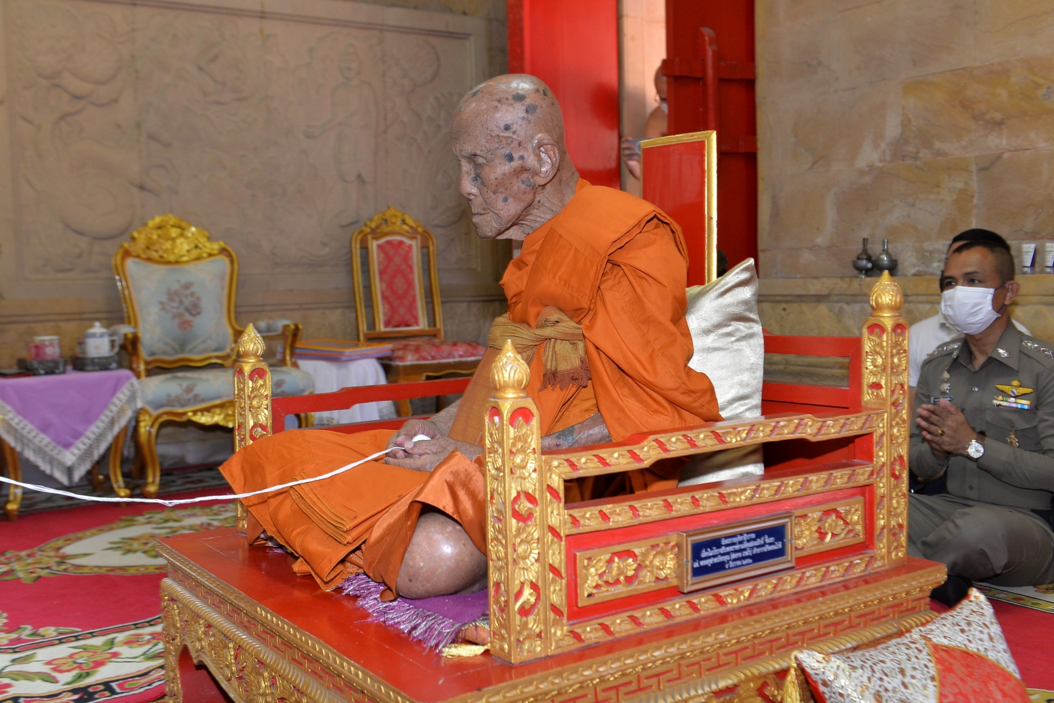 เหรียญหล่อเจ้าสัวจันทร์เพ็ญ ท่านเจ้าคุณเฒ่าหลวงปู่ทอง วัดดอนไก่ดี อายุ106 ปี พรรษา 82 เนื้อทองชนวน เทนำฤกษ์ผิวโบราณ จัดสร้าง ปี 2565