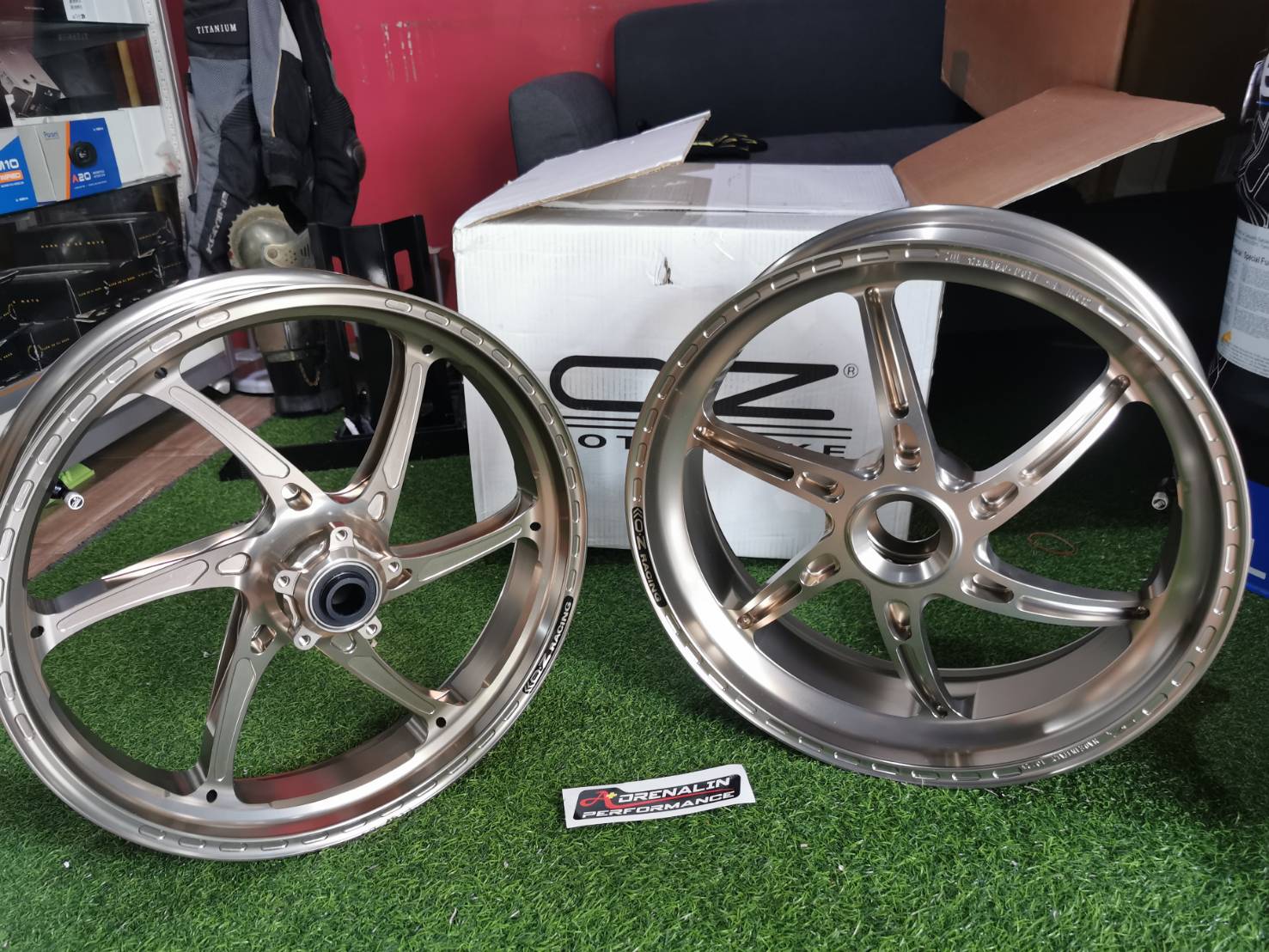 ล้อ OZ สำหรับ Panigale V4 2018-2024 รุ่น Gass 6ก้าน Alu