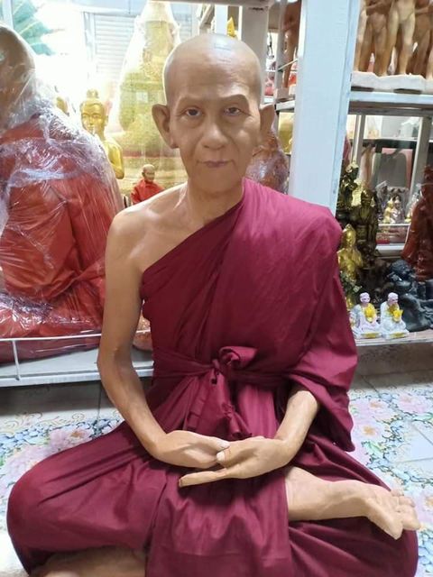 หลวงพ่อเกษม หน้าตัก30นิ้ว